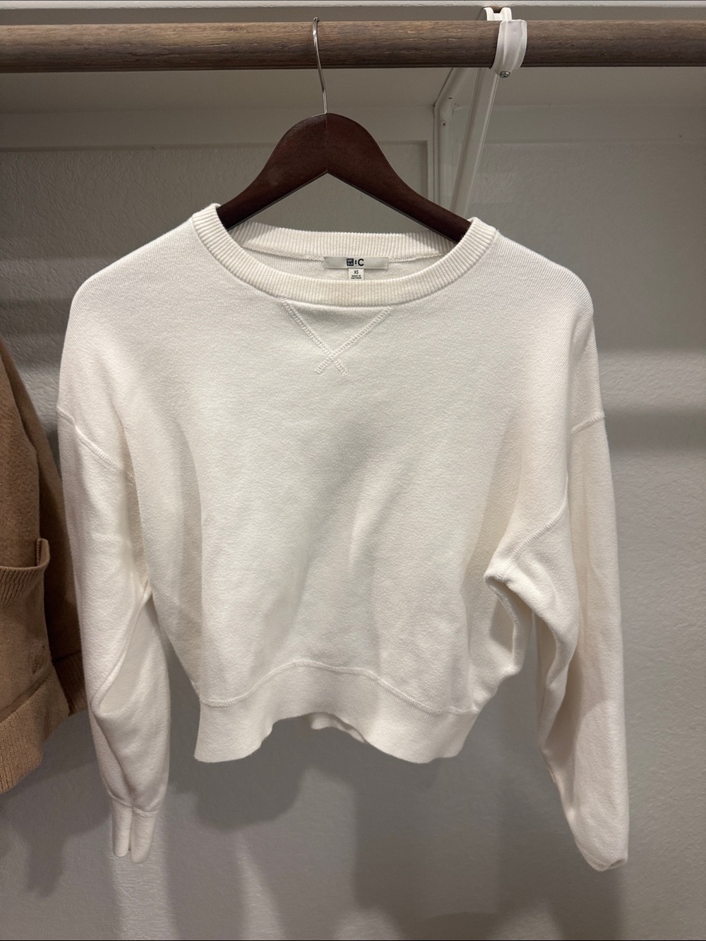 Uniqlo White Crewneck Sweatshirt — Women Tops